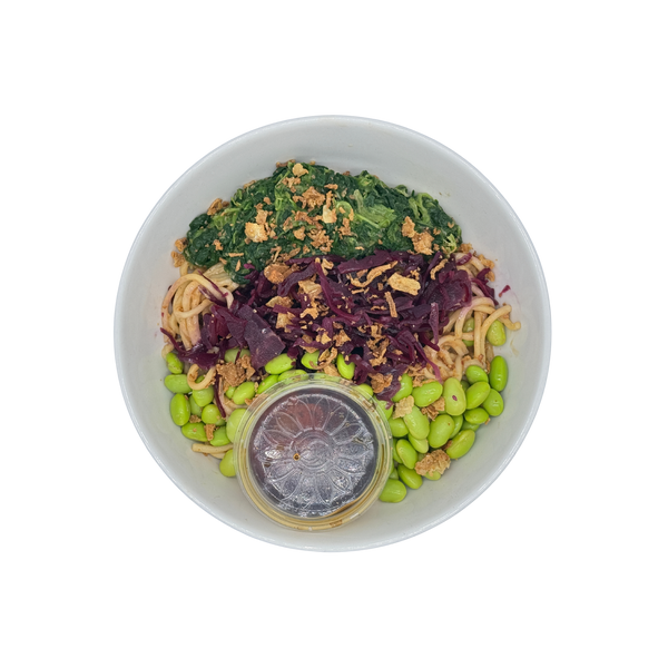 Asiatische Erdnuss-Nudel-Bowl