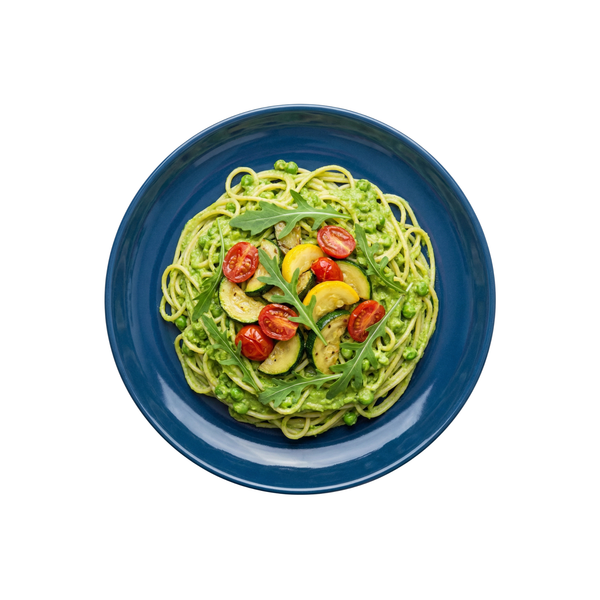 Spaghetti in Erbsen-Avocado-Creme mit gebratenen Zuchini und eingelgten Tomaten und Rukola